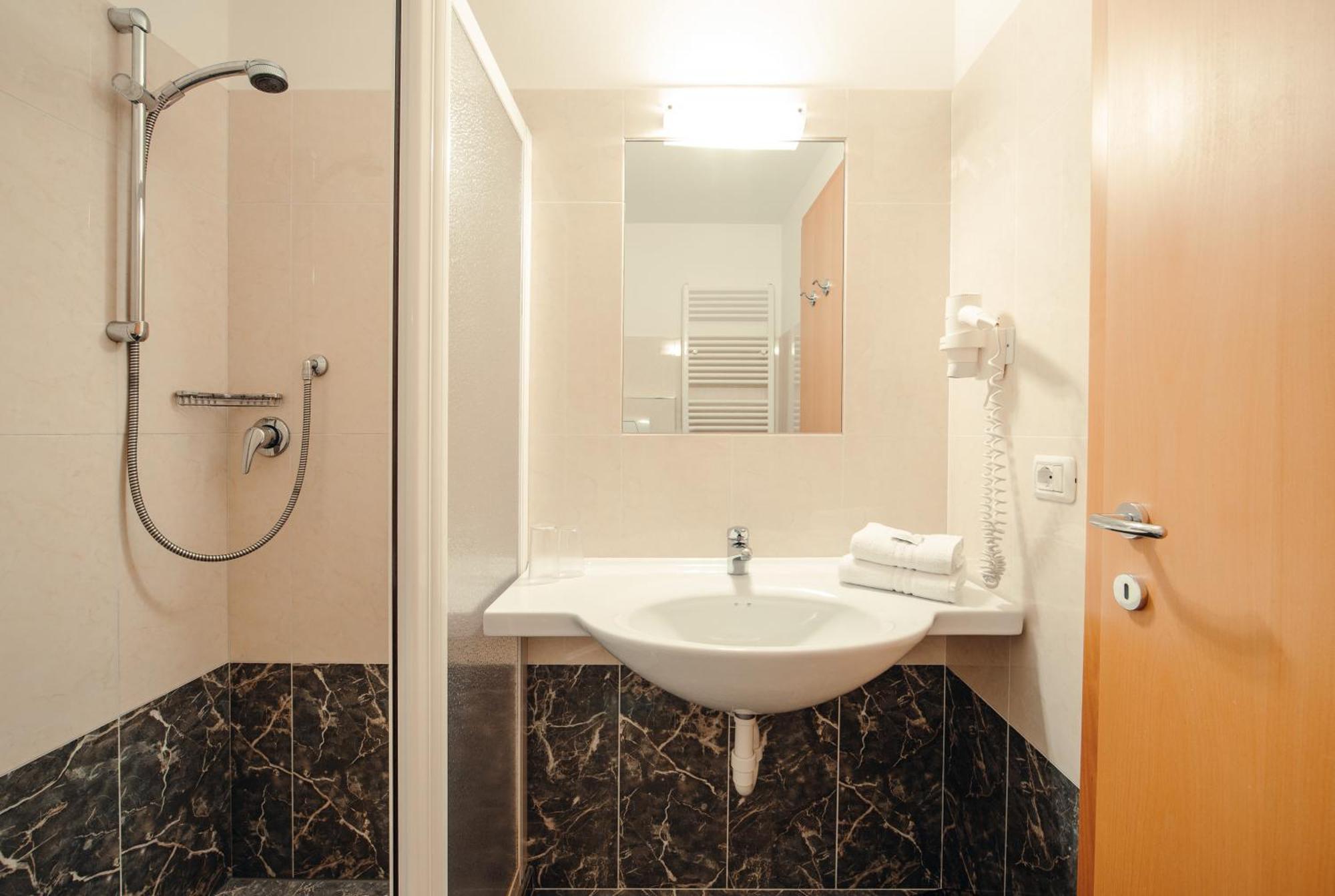 Hotel Ludwigshof & Luvina โตรเดนา ห้อง รูปภาพ